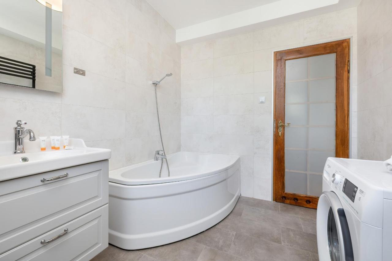 Bright & Spacious Family Apartment In Miedzyzdroje With Parking And 3 Balconies By Noclegi Renters Dış mekan fotoğraf